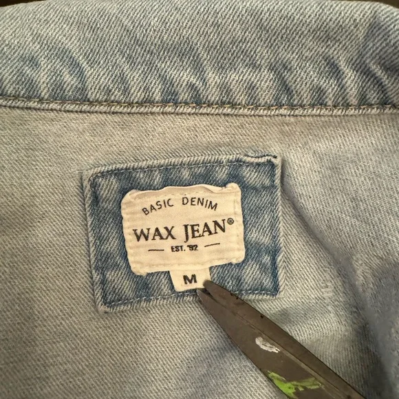 Wax Jeans Women’s Distressed Trucker Jacket - Picture 6 of 9